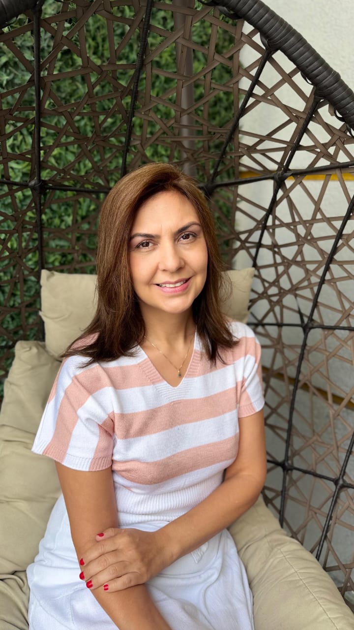 Sheila Gonzalez em meditação — Aurora Yoga e Saúde da Mulher
